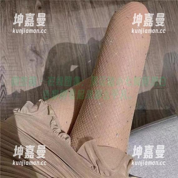 微密圈 - 在线图集：见证猪小七如何把白色穿得看起来那么平凡。