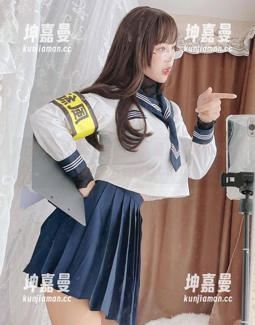 白烨烨的夜莺x2b合集，值得一看的美图，无意间为自己打call。