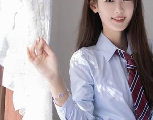 秀人网 – 看！又一条Carol周妍希的牛仔裤更新，思路开放，可以搭配大衣吗？
