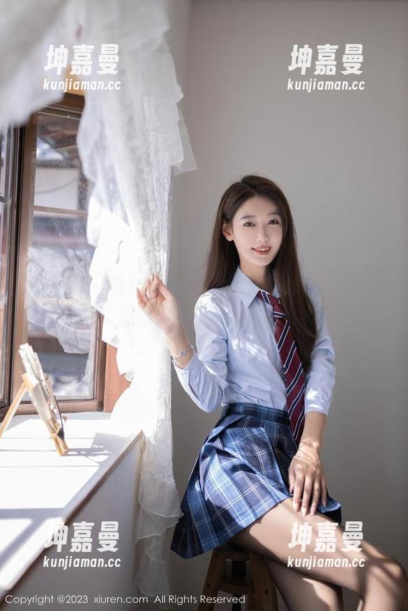 秀人网 - 看！又一条Carol周妍希的牛仔裤更新，思路开放，可以搭配大衣吗？