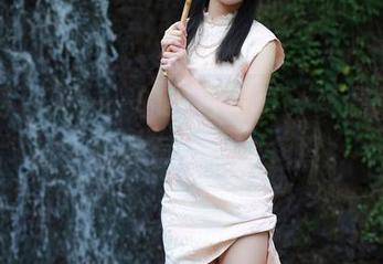 秀人网 – 乔一一的纯白写真，资源细腻到让人想收藏每一个角度。