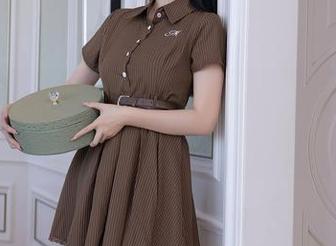 秀人网 – 每次看到唐安诺的白丝作品分享，心里就会默默佩服她的搭配功力。