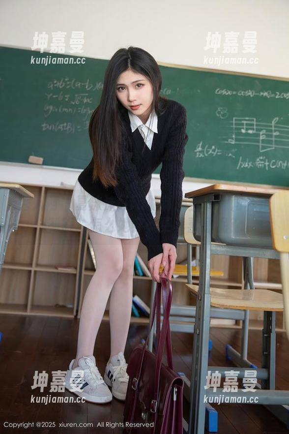秀人网 - 夏沫沫tifa的制服全集：同样是制服，怎么她穿就更具喜感呢？