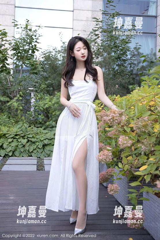 秀人网-大琪琪Emily 秀人网 - 大琪琪Emily的连衣裙秀——高清写真集,每一张都是一种心动!