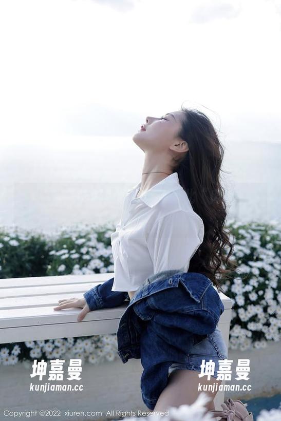秀人网 - 小逗逗的私拍：如此“肉丝”，只为给你意外的美图！