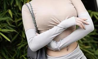 秀人网 – 悦悦姐的私拍图集——泳衣秀，谁说只能夏天穿？