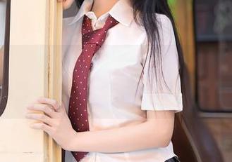秀人网 – 果然是杏子Yada，眼镜后面的故事精选就这一幅就足够让人想了。