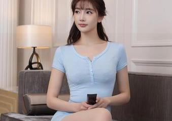 秀人网 – 顾楚楚Maily在私房中尝试丝袜，啧，画面像是悬停了一般。