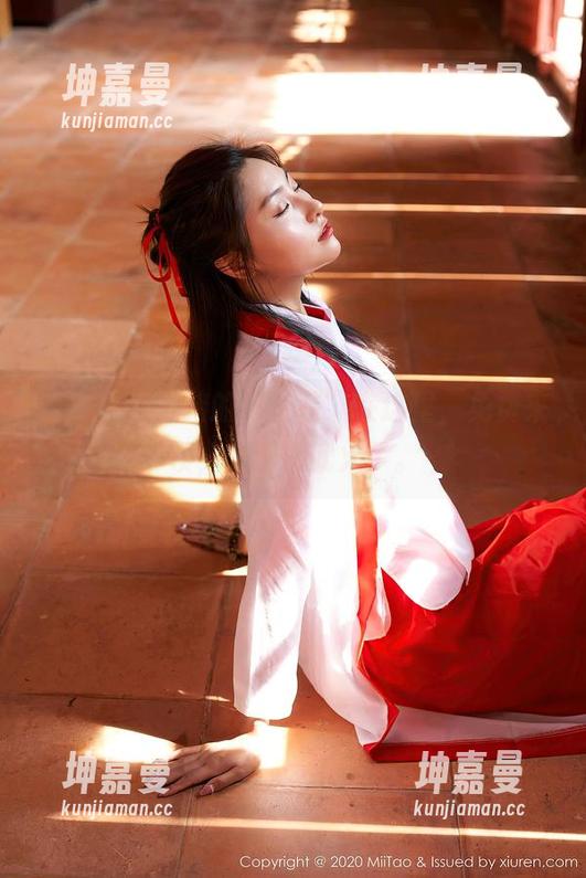 蜜桃社 - 美绪的“套装”在这里，免费来领，光看心就火了。