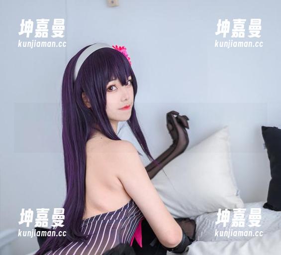 泳池日常，蜜汁猫裘的图包如出水芙蓉，太好看了！