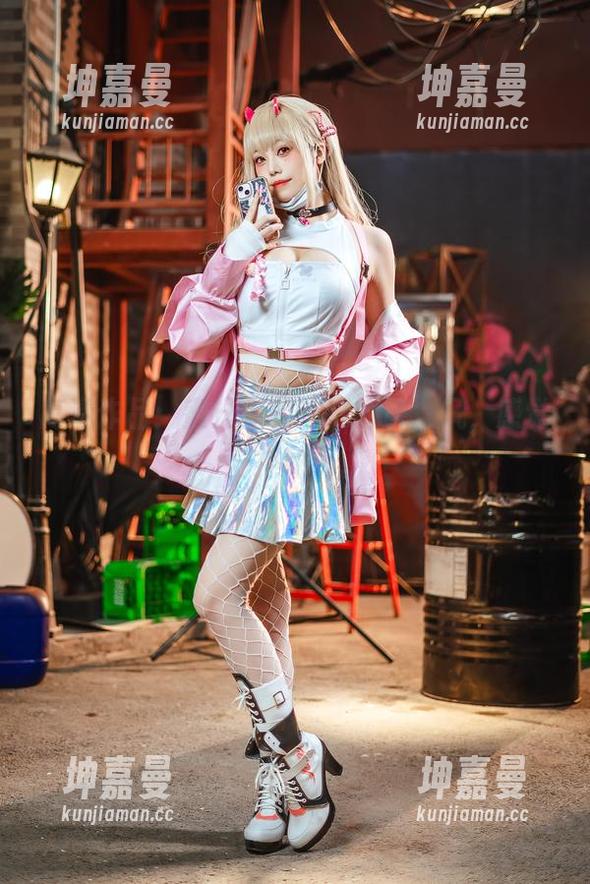 高清作品：蜜汁猫裘演绎的修女风，感觉好神秘啊。