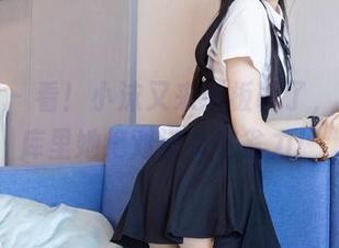 袜啵啵 – 看！小沫又来玩板鞋了，最新图库里她绝对没有在省力！