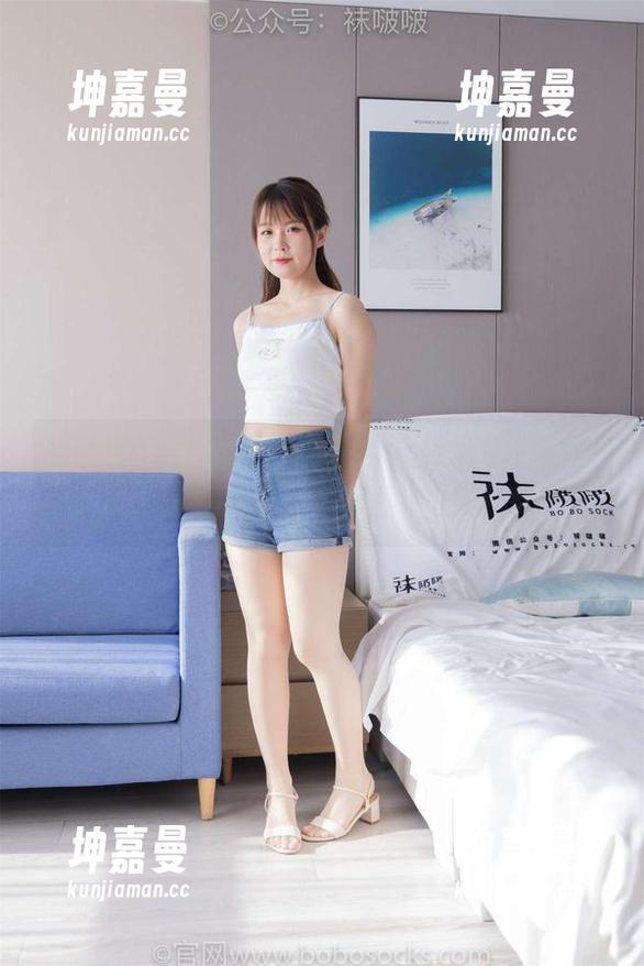 袜啵啵 - 脚尖微加固黑丝，与甜甜圈共舞：美图不发愁，下载随时有！
