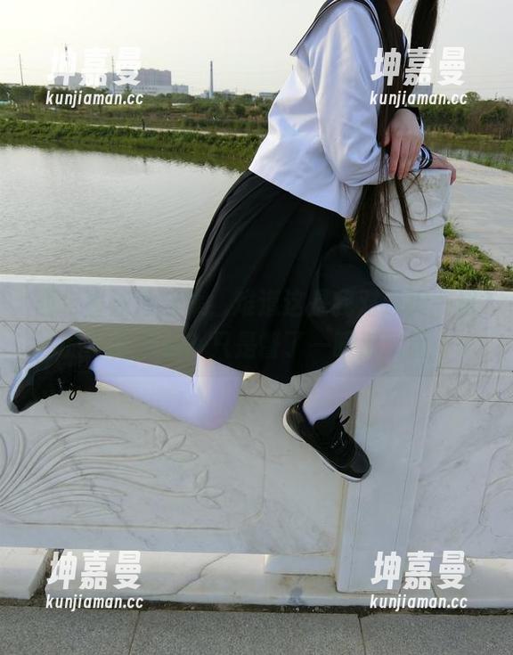 西尔酱泳池合集，难道这是我对凉爽一切的向往投射？只是瞥了一眼那水面…