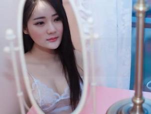 轰趴猫 – 查看Ellie艾栗栗的美足，图片色调太赞，原图看得我眼前一亮！