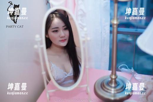 轰趴猫-Ellie艾栗栗 轰趴猫 - 查看Ellie艾栗栗的美足,图片色调太赞,原图看得我眼前一亮!