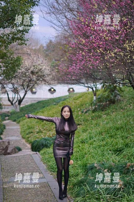 微密圈 - 清纯界的终极武器：辣妈女神的绝美套图资源