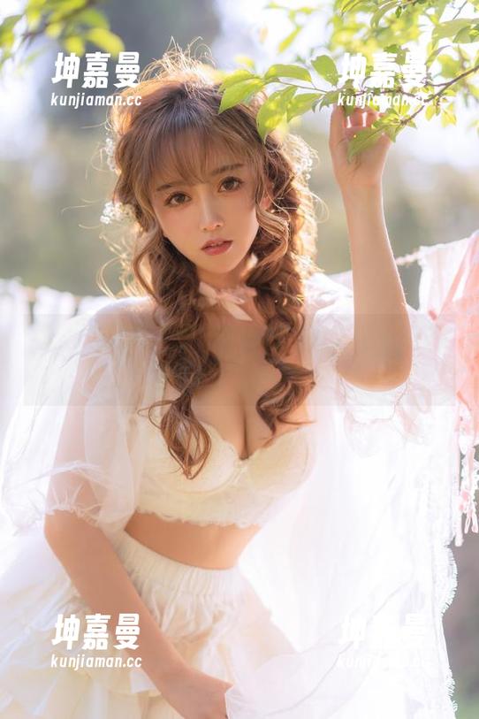 看，过期米线线喵的私房少女合集，料想中的意外不停。