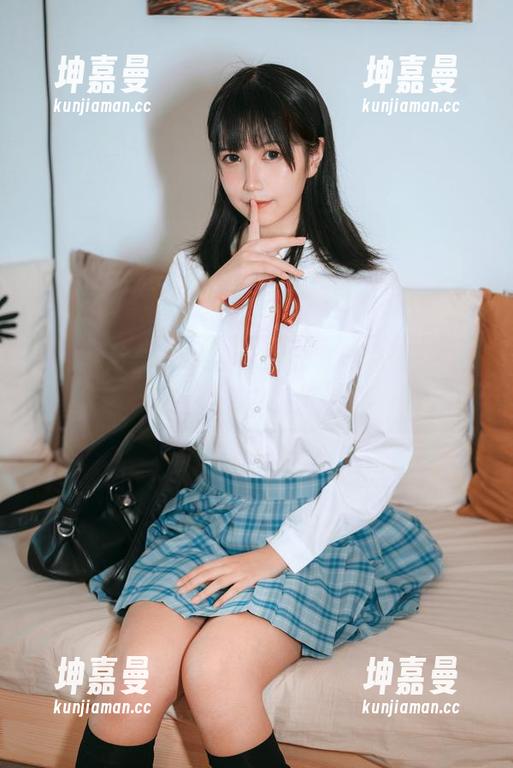 蓝色衬衫合集：逐月Su的奇妙之旅，灯光下还真有它的风格呢