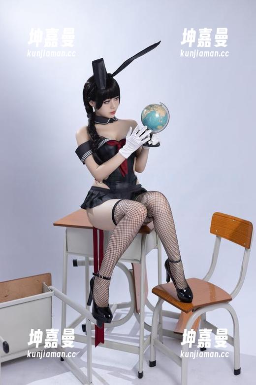阿九从不咕咕(九言)的御姐写真，图包看完之后想要悄悄存个几张。