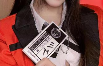 艾米莉亚在这儿，阿九从不咕咕的免费套图，别抱着期待，来看个热闹！