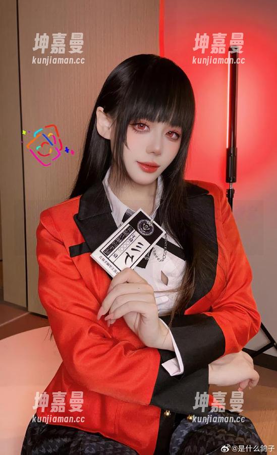 艾米莉亚在这儿，阿九从不咕咕的免费套图，别抱着期待，来看个热闹！