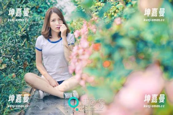 青豆客 - 不明所以的凝视，沛沛Eankei学姐图包，我突发奇想，她会不会教我画画？