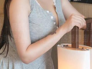 青豆客 – 最新图集提醒：魏扭扭变身厨娘，只有她能让你对食物的热爱降到最低！