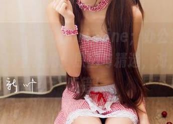 青豆客 – “黄可christine；办公室的裸足”之真正摆拍：原图与精选，对，你没听错！