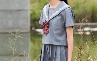 魔镜街拍 – 萌宝儿的肉丝包臀裙：商业广场中的羞涩与欢愉—图集里的无言对话