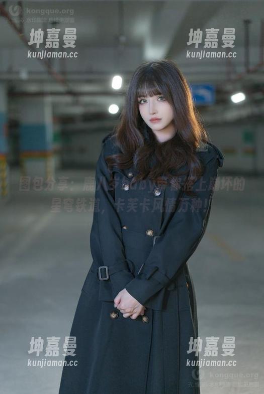 图包分享：鹿八岁baby带你搭上崩坏的星穹铁道，卡芙卡风情万种！